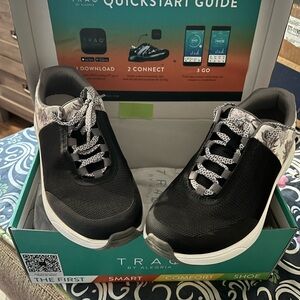 New TRAQ Algeria lace up active sneaker